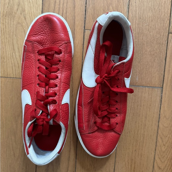 Nike Women’s Sneakers - Picture 3 of 5